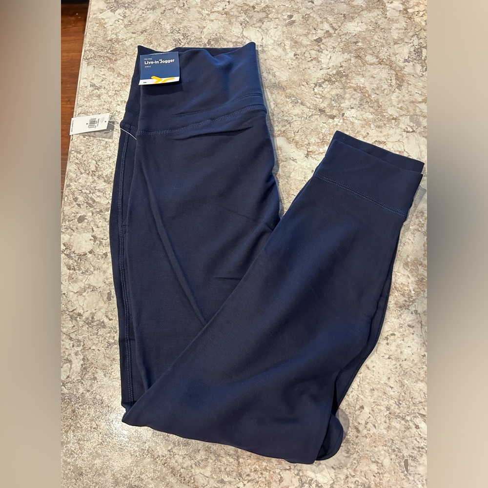 Women Old Navy Live in Joggers NWT Black Medium